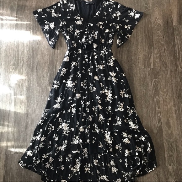 Abercrombie & Fitch Dresses & Skirts - Beautiful black floral dress